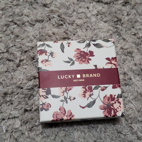 NEW!!!Lucky Earrings - Picture 2 of 5